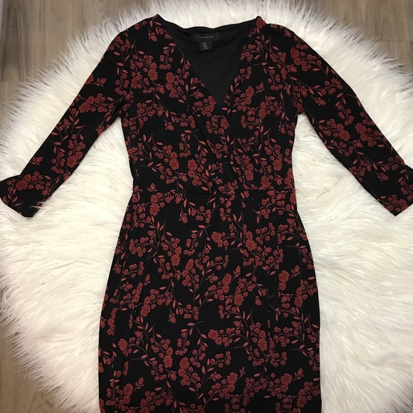 Tahari Woman Dresses & Skirts - TAHARI v-neck pattern dress